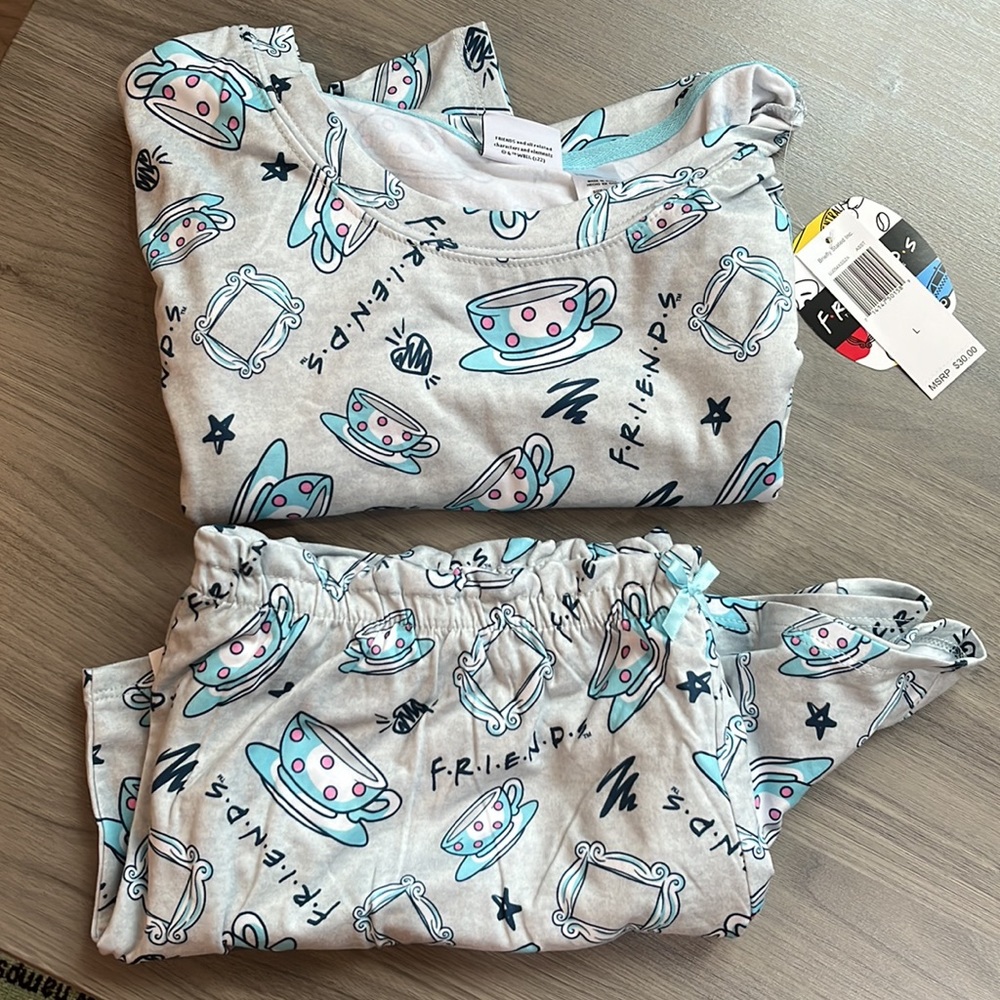 Smalls FRIENDS NWT 2 piece Pj Set NWT